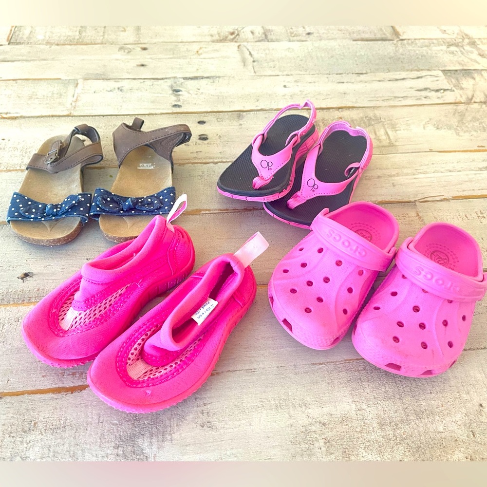 Crocs baby girl summer shoes bundle size 5